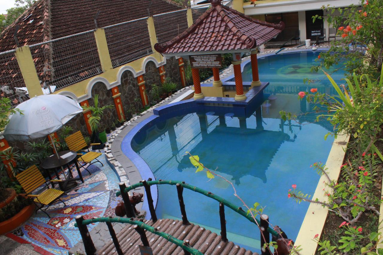 Mega Bintang Sweet Hotel 2 Cepu Exterior photo